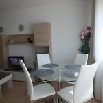 Apartamento Renovado Cerca De La Playa Con Terraza Para 4 Personas En Roses - Es-204-73